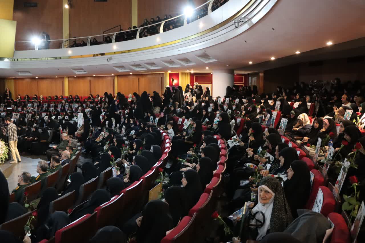  سردار دامغانی: زنان نقش معماری اجتماعی را در انقلاب اسلامی ایفا کردند