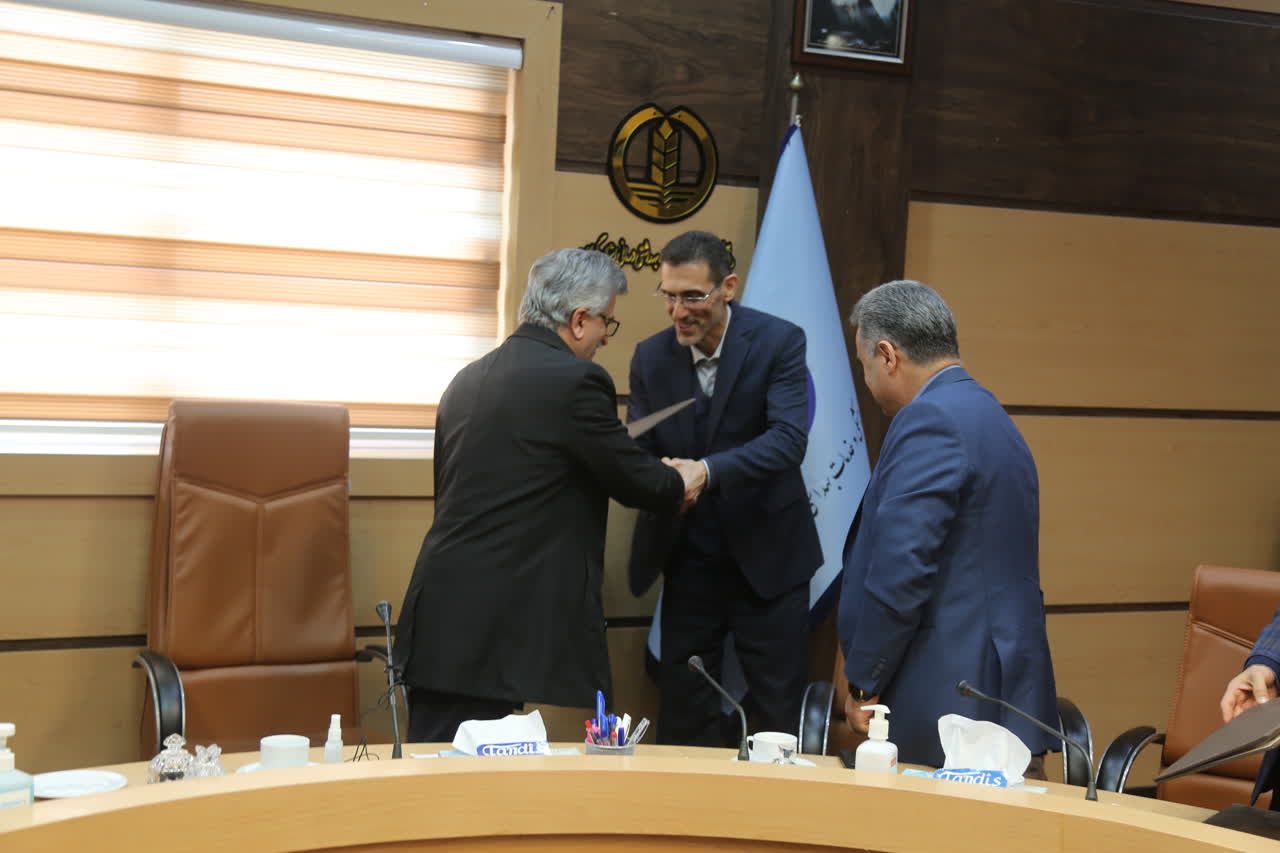 دکتر آشوبی: کادر درمان گیلان فارغ از هر نگاه سیاسی، تنها به سوگند حرفه‌ای خود عمل کرد