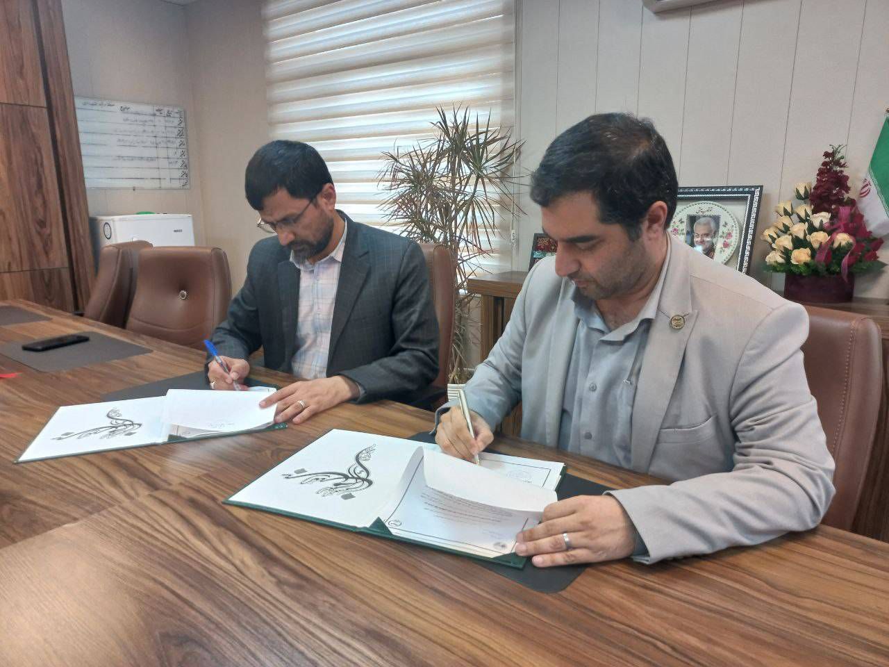 انعقاد تفاهم نامه همکاری منابع طبیعی وجهاد دانشگاهی گیلان در راستای طرح مردمی کاشت یک میلیارد درخت