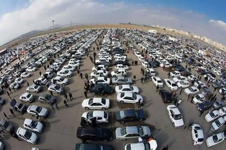 گران شدن خودرو بخاطر کمبود ورق فولادی است یا عرضه قطره چکانی خودروسازان؟ 