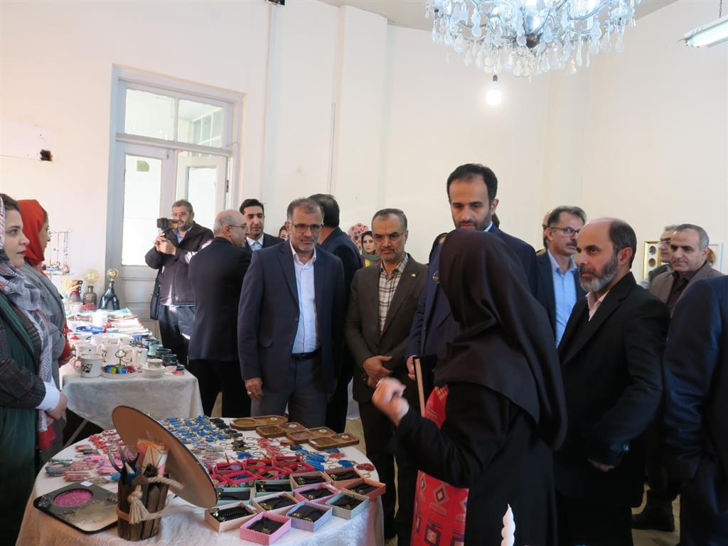 افتتاح ۶ نمایشگاه به مناسبت هفته رشت