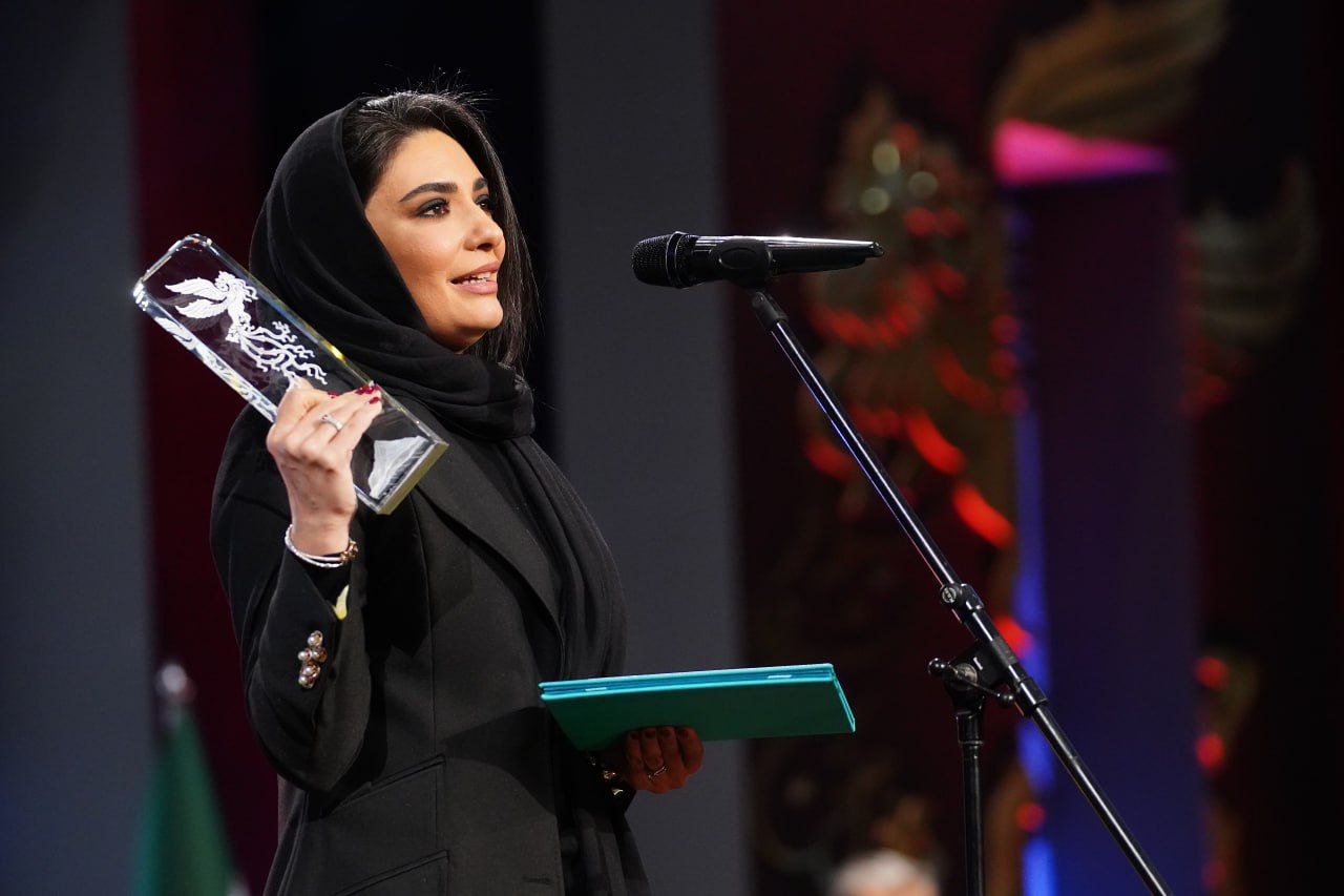 «مصطفی زمانی» و «فریبا نادری» بهترین بازیگران نقش اول / «لیندا کیانی» و «فرهاد آییش» بهترین بازیگران نقش مکمل