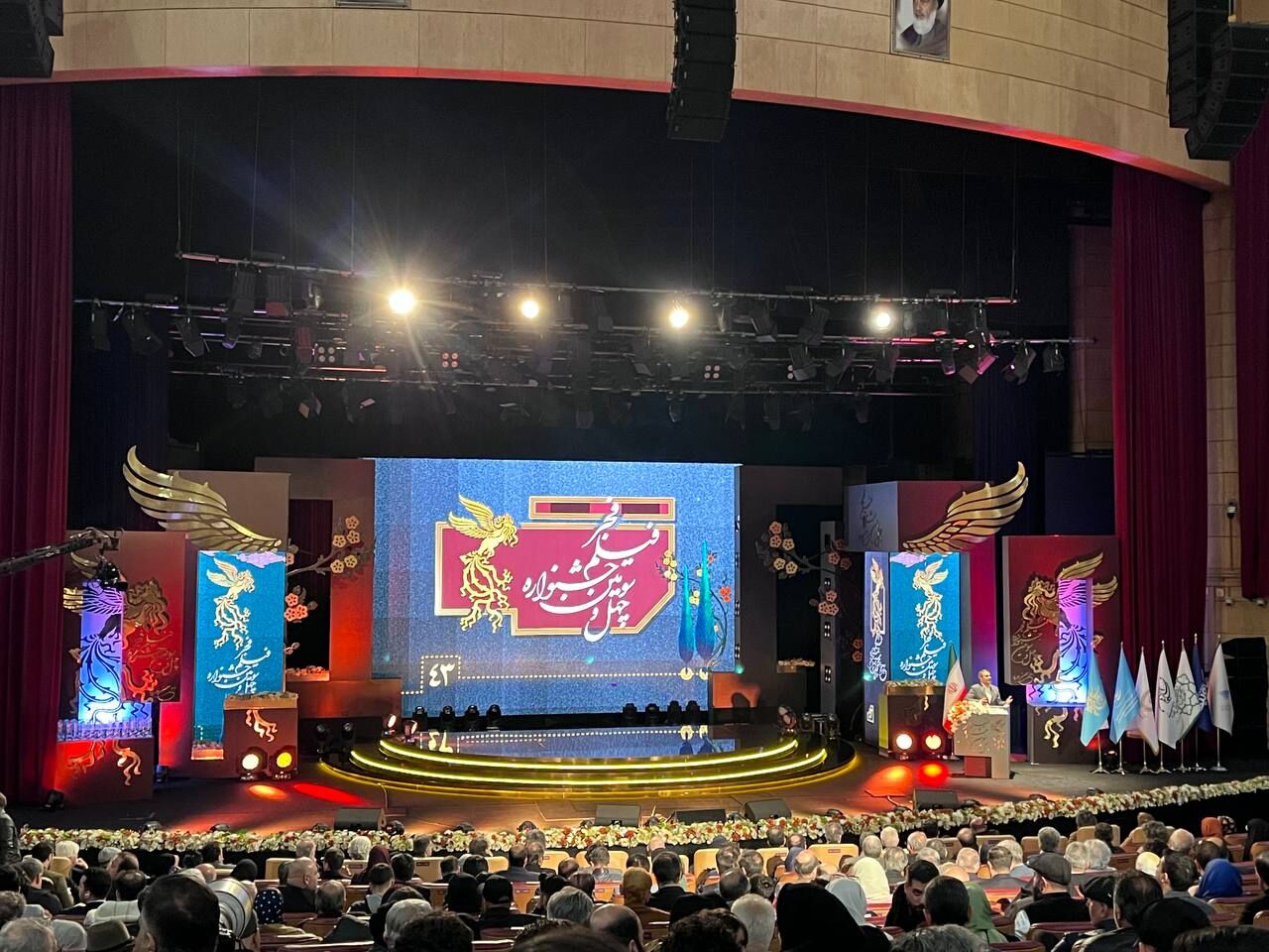 «مصطفی زمانی» و «فریبا نادری» بهترین بازیگران نقش اول / «لیندا کیانی» و «فرهاد آییش» بهترین بازیگران نقش مکمل