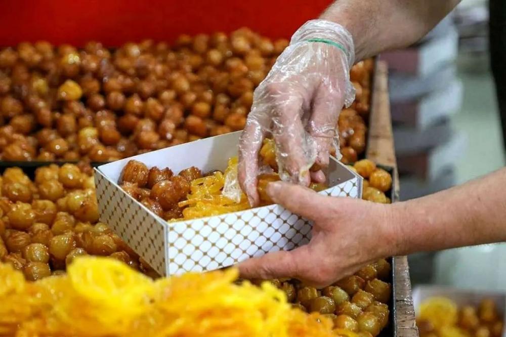 فروش زولبیا و بامیه نسبت به سال های قبل ۵۰ درصد کاهش داشته است