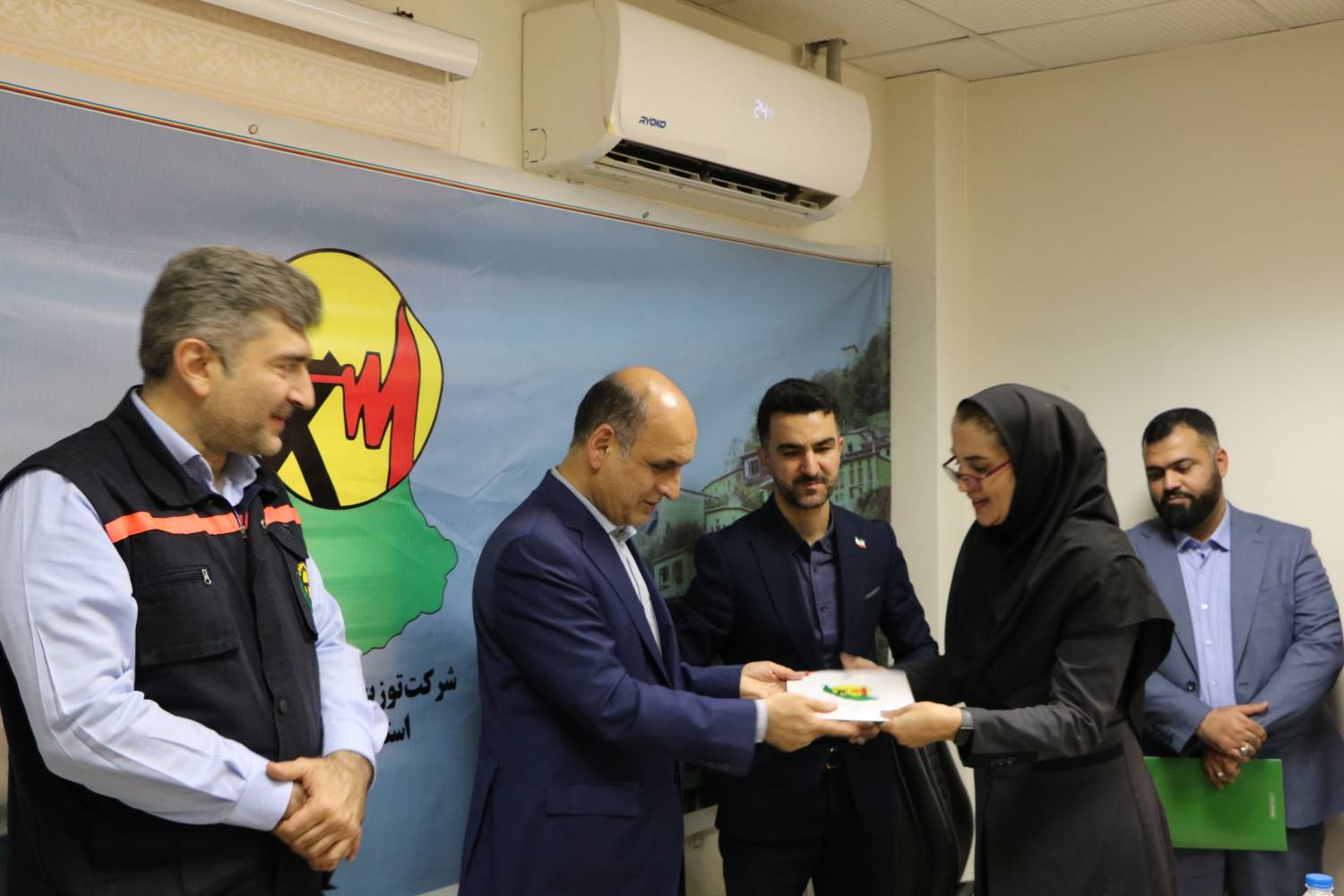 دستگاه‌های اجرایی گیلان موظف به کاهش ۳۰ درصدی مصرف برق شدند